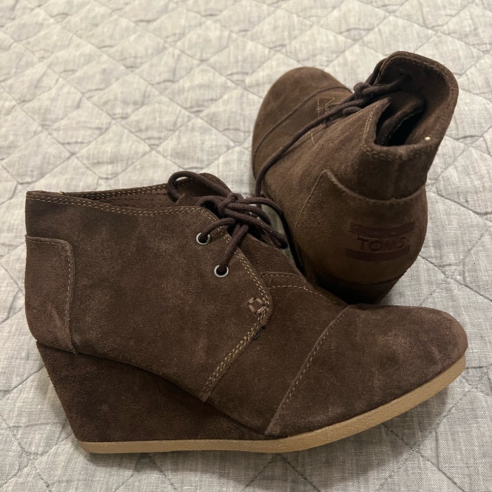 Dark brown GUC Toms ankle boots